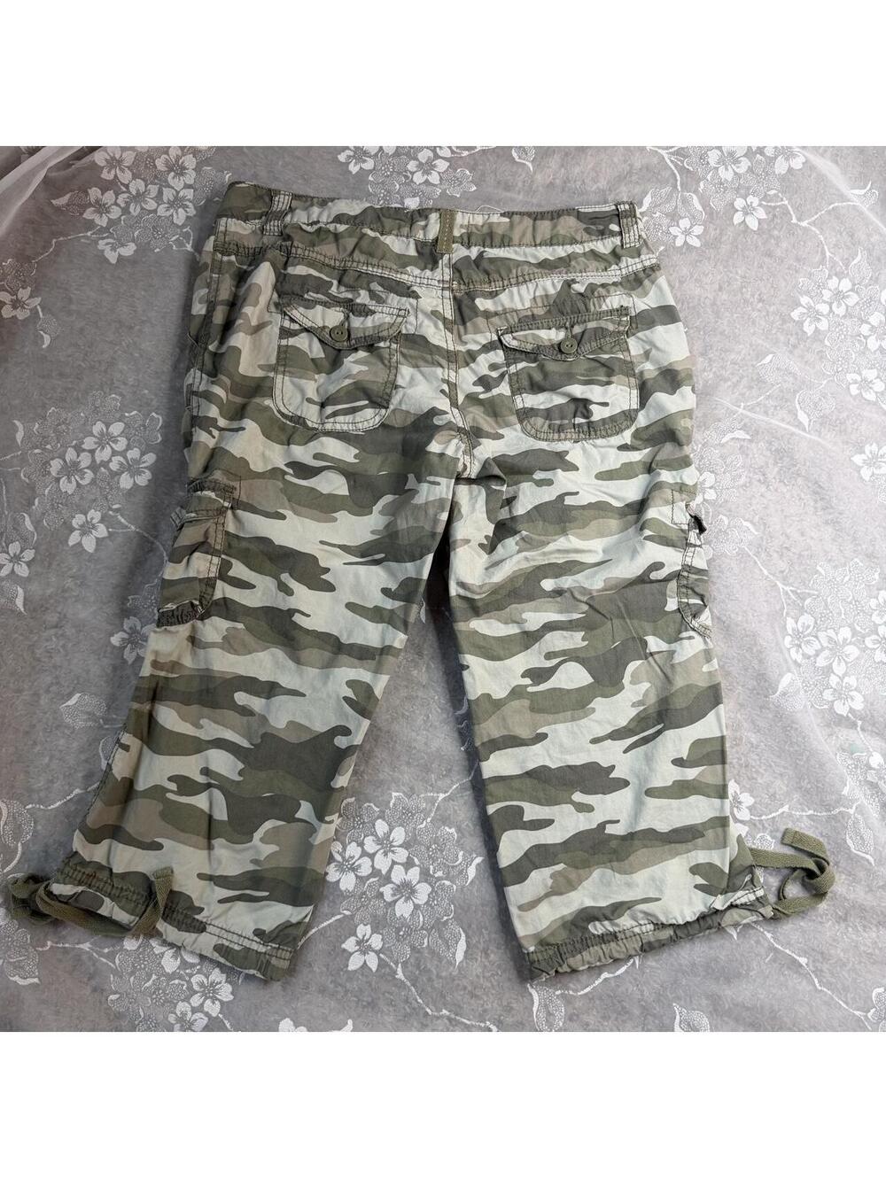 Vintage y2k low rise wide leg green camouflage cropped cargo pants / capris - Picture 7 of 8